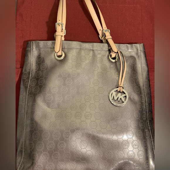 Like New Michael Kors Tote Handbag - Picture 12 of 15